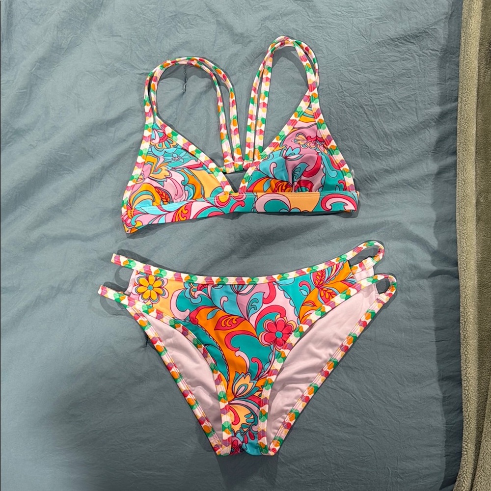 Cupshe Multicolor Floral Bikini Top is size Small and bottoms are Medium